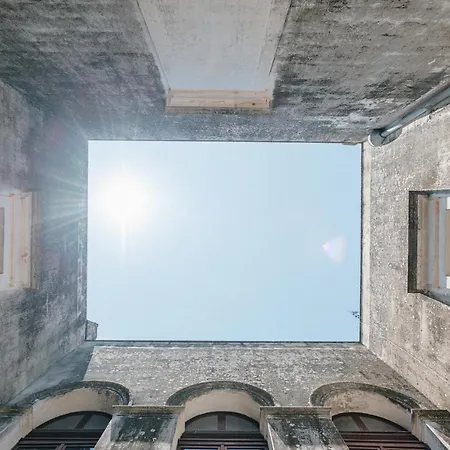 Palazzo Donna Maria Lejlighed